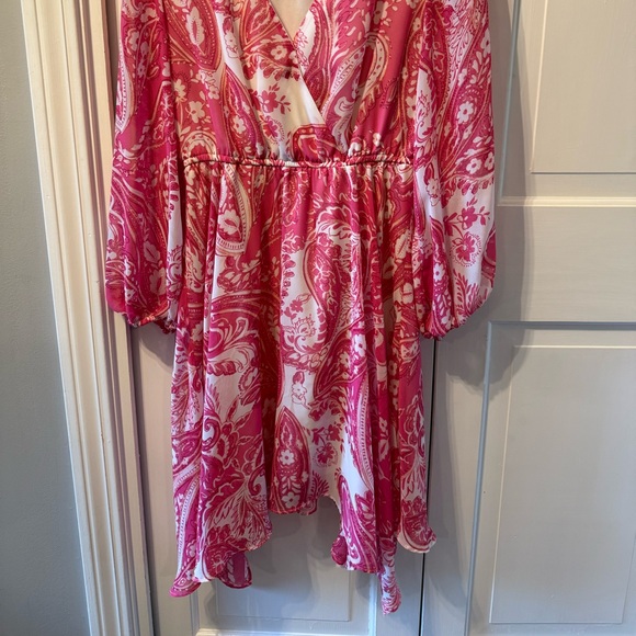 Taylor Pink and White Dress - Picture 7 of 7